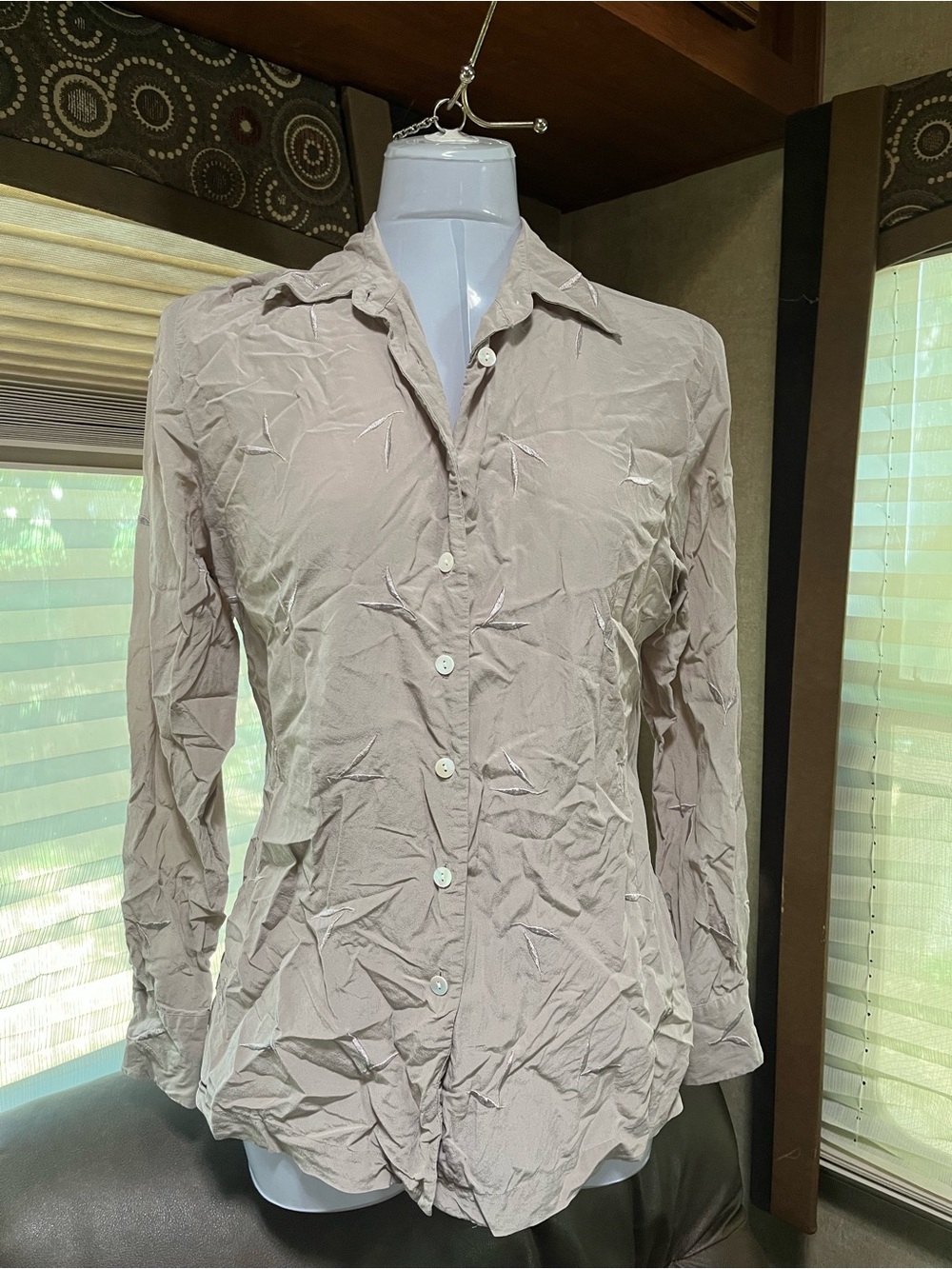 Women’s Vintage Button-Down Shirt in Light Taupe